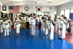 4-everyone-bowing